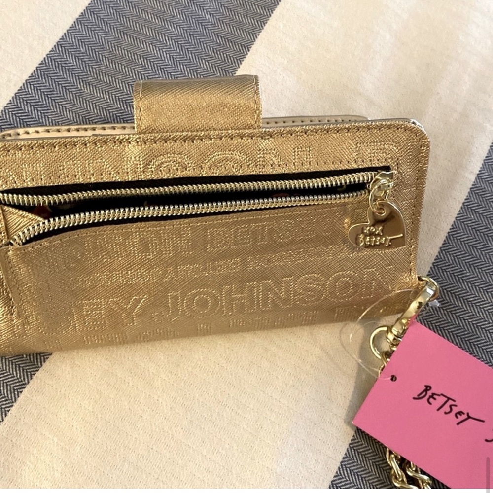 3 for 10.00!!
Betsy Johnson New York, NY Light beige/Metallic Wallet NWT - Picture 6 of 7